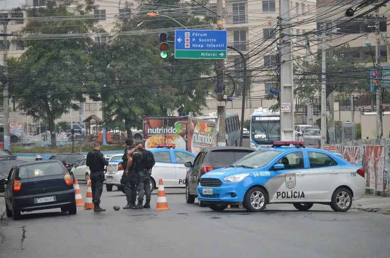 Segundo a Polícia Civil, a vítima foi atingida por tiros de pistola 9 mm na cabeça e no ombro