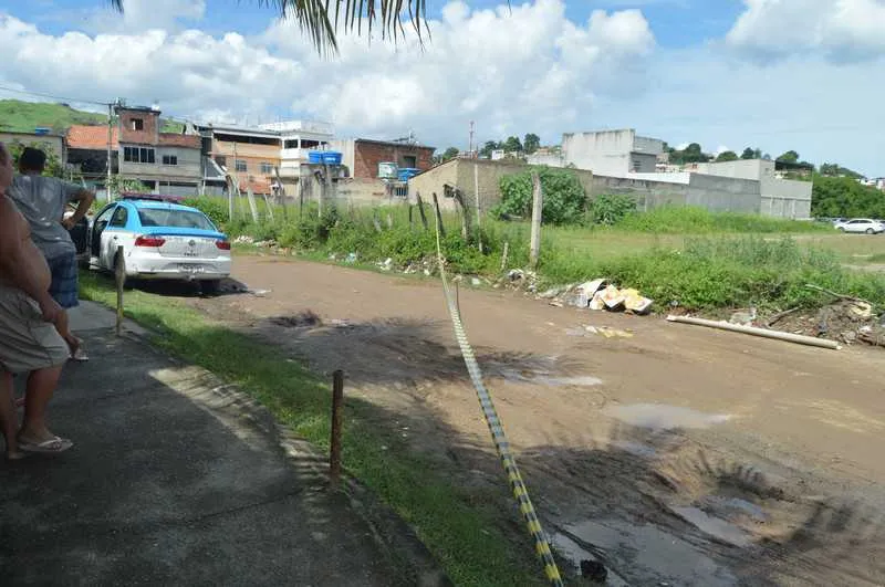 O corpo de um homem foi encontrado, na manhã de ontem, na Rua Zacarias de Almeida, Porto Novo