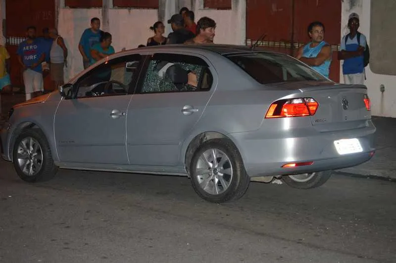 O motorista estava em um Voyage aguardando a namorada, quando foi abordado pelos assassinos na Rua Rodrigues da Fonseca  