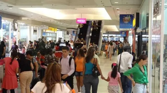 No São Gonçalo Shopping, no Boa Vista, e no Partage, Centro, as lojas funcionarão das 15h às 21h