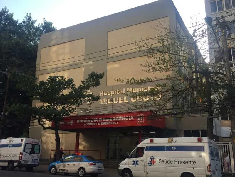 Vítima foi levada para o Hospital Municipal Miguel Couto