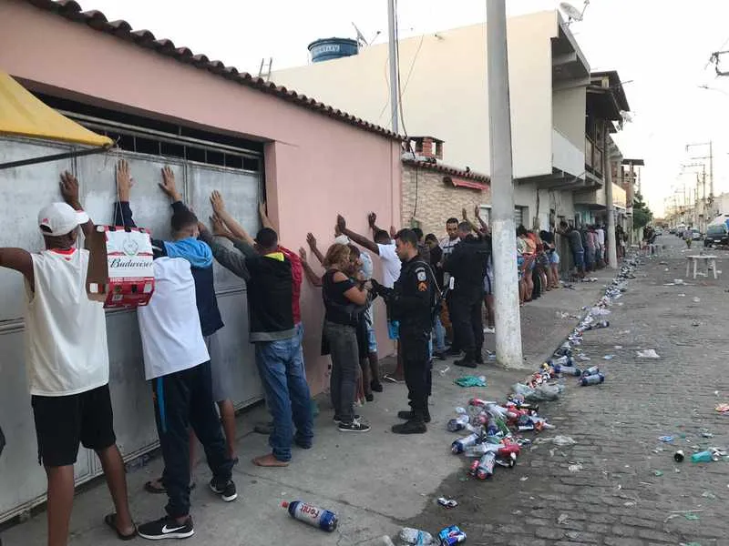 Mais de 100 homens participaram da operação 