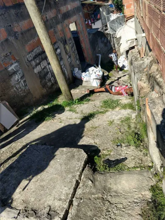 Ao perceberem chegada da PM, os criminosos iniciaram tiroteio em um dos becos da comunidade