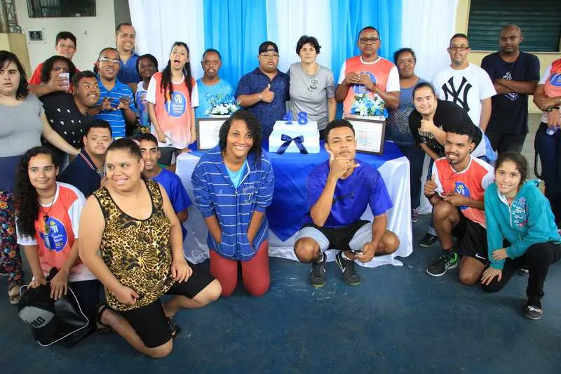 Apesar da festa por 48 anos de existência, a instituição corre risco de fechar por falta de recursos