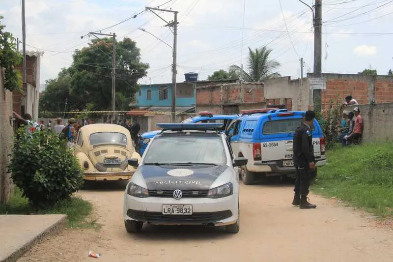 Os rapazes foram assassinados durante a madrugada na localidade conhecida como Sem Terra