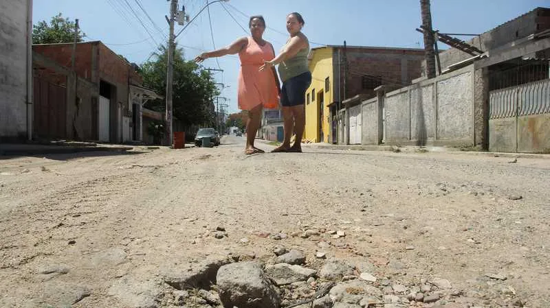  Rua Roberto Silveira não recebe mais melhorias, diz comunidade