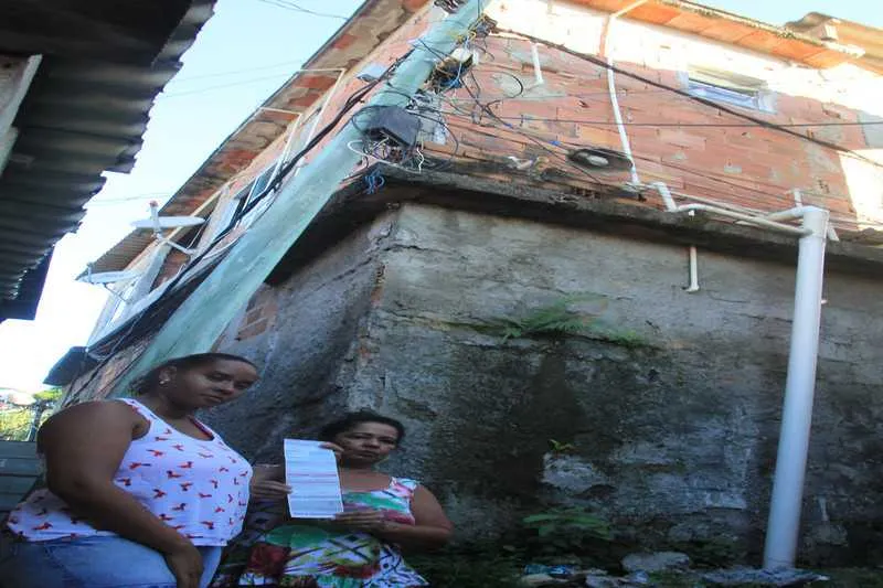 Mesmo sem manutenção dos postes, contas de luz são pagas 