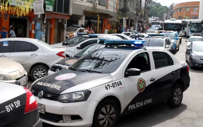 A ação contou com a participação de mais de 100 agentes da Polícia Civil e até dois helicópteros
