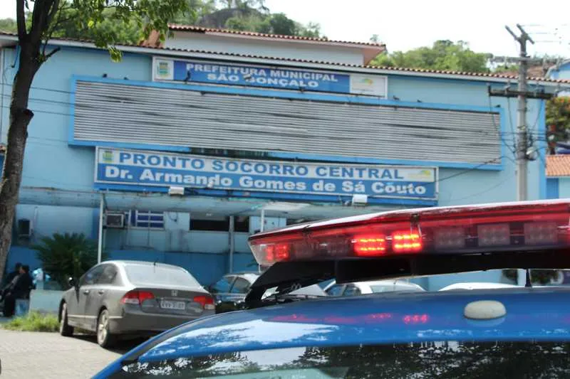 Vítima foi baleada na perna e foi socorrida no Pronto Socorro