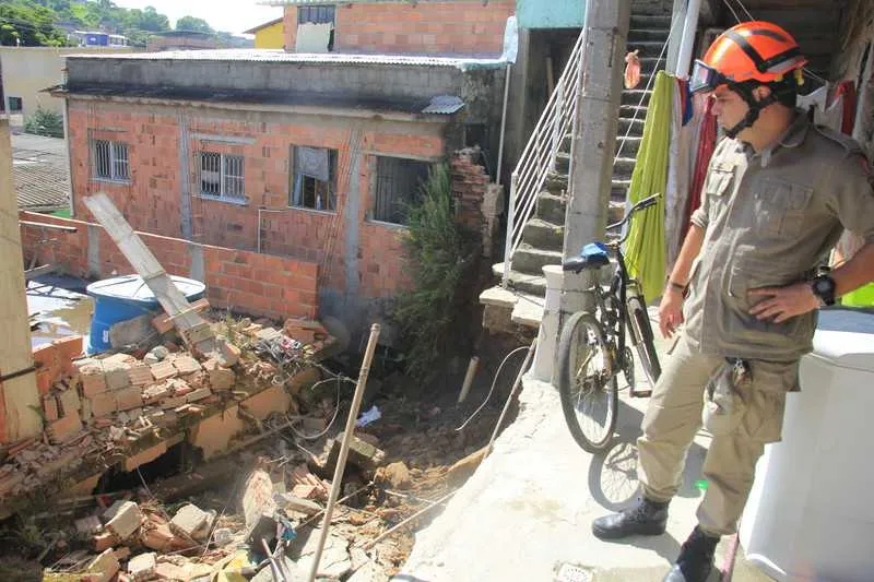 Cinco famílias ficaram desabrigadas após deslizamento no bairro Estrela do Norte em janeiro