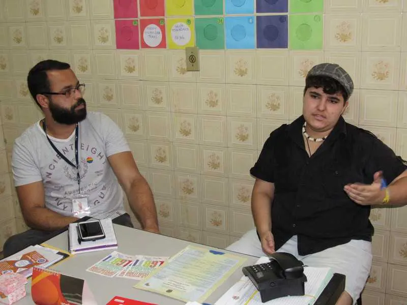 
Logan Bernardo Melo Moura é o primeiro homem trans a alterar o nome social na certidão