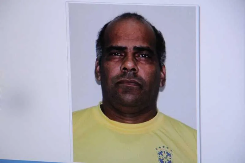 Rodson da Cruz foi localizado dentro de agência bancária em Niterói. Segundo DH, ele matou Antônio Ricardo Belarmino com facada