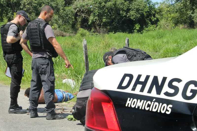  Após o crime, criminosos jogaram o corpo de Carlo André numa rua de São José do Imbassaí