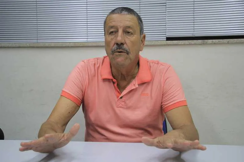 Candidato promete construir projetos com auxílio da população