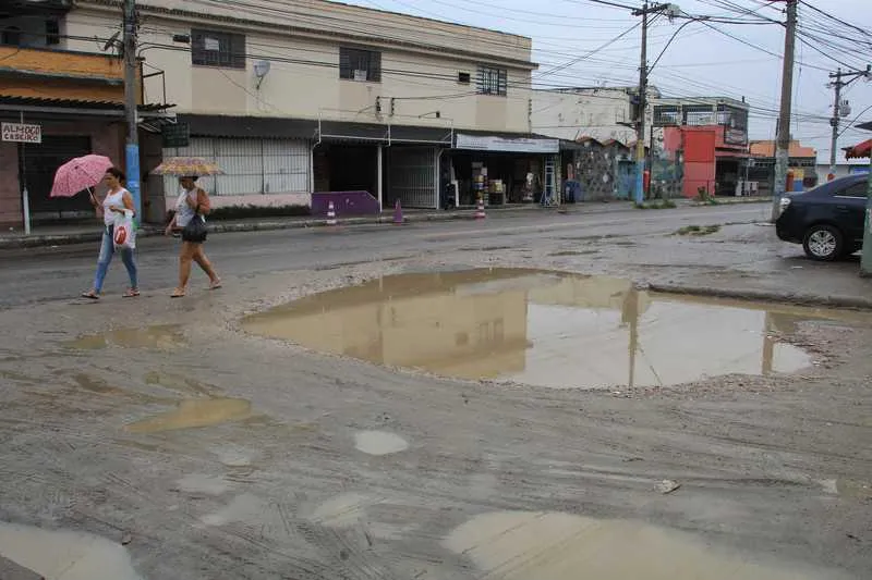 Segundo os moradores, em dias de chuva mais forte não tem nem como sair de casa 
