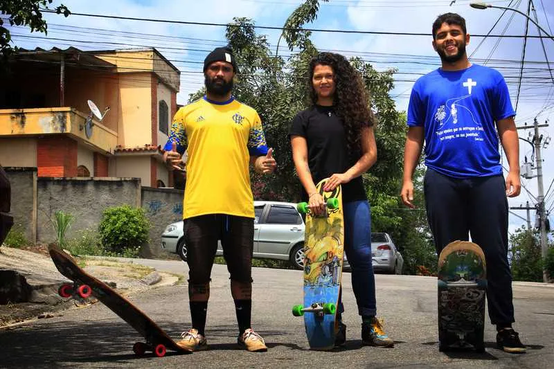 Imagem ilustrativa da imagem Skatistas promovem encontro de 'downhill' em São Gonçalo