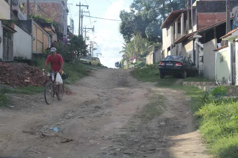 Imagem ilustrativa da imagem Cratera em Manilha causa transtornos no bairro