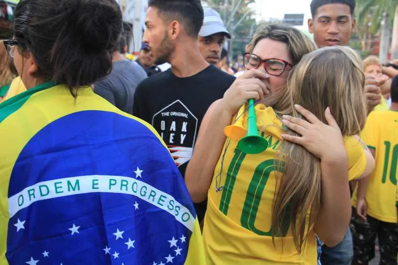 Imagem ilustrativa da imagem Torcedores acompanham a eliminação da seleção brasileira no centro de Maricá