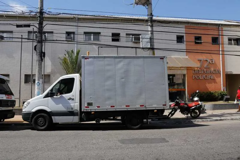 Caminhão com carga de perfumes roubado em Itaúna