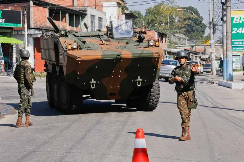 Pelo segundo dia, movimentação de comboios foi intensa nos corredores viários dos bairros