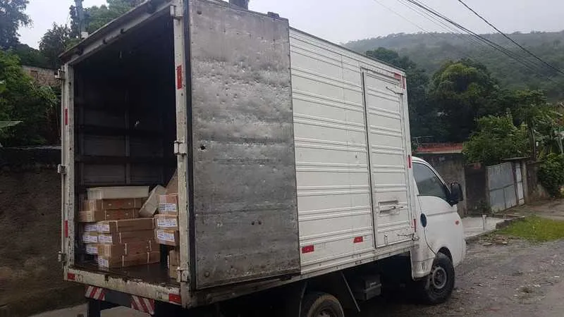 Os policiais conseguiram recuperar o caminhão com a carga 
