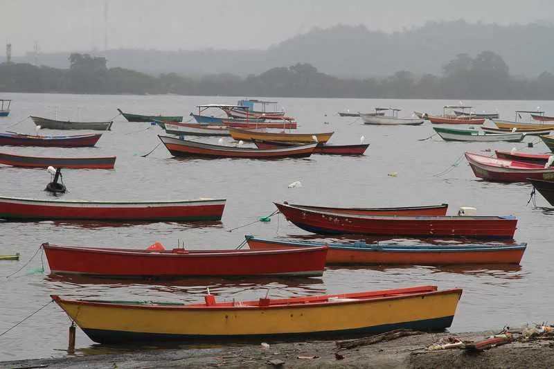 Ocupantes da embarcação estão fora de perigo