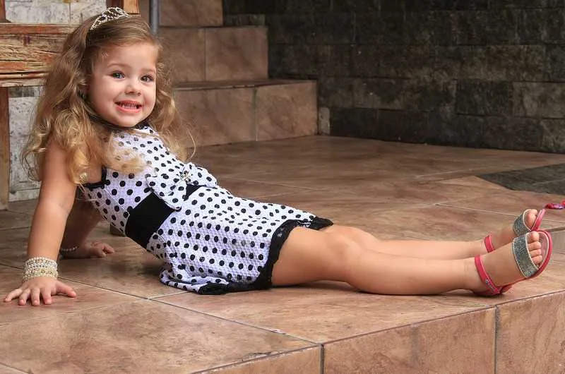 Lívia Vieira Amaro tem três anos e adora posar para fotos