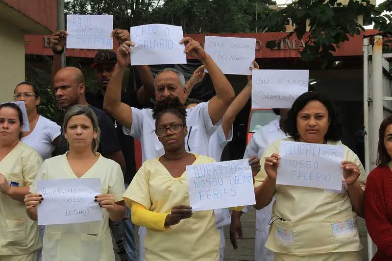 Férias e outros direitos trabalhistas também estão pendentes