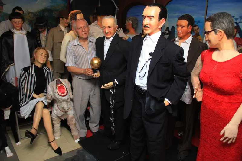 
Todas as peças estão na casa do artista mas ele sonha com o dia em que todas possam estar em exposição permanente em local público