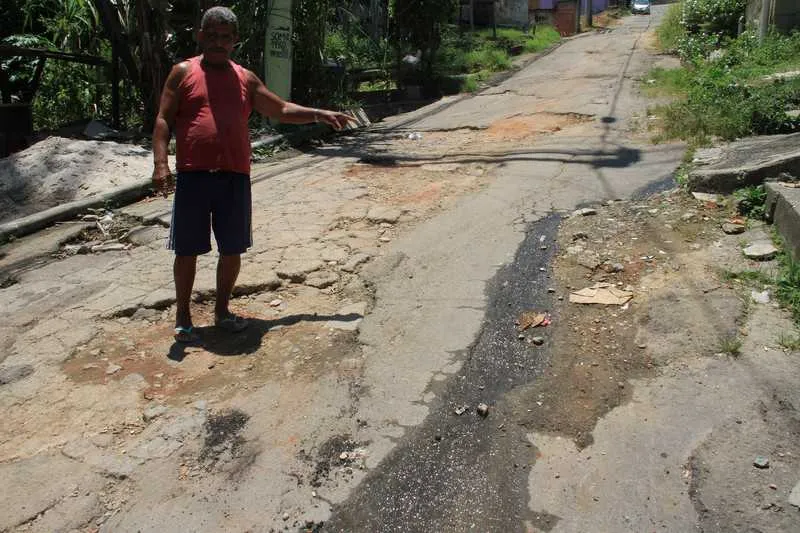 A Cedae e a Prefeitura não enviaram respostas com a solução do problema até o fechamento desta edição.

