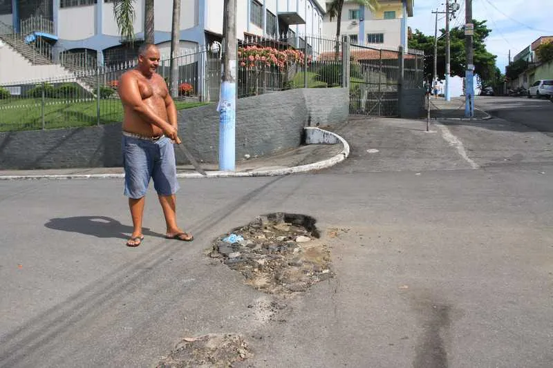 Vazamento de água causa buraco no solo
Frank de Oliveira