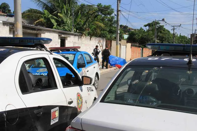 No dia dos crimes, anteontem, policiais da Divisão de Homicídios foram ao local e encontraram uma das vítimas mortas no Boaçu