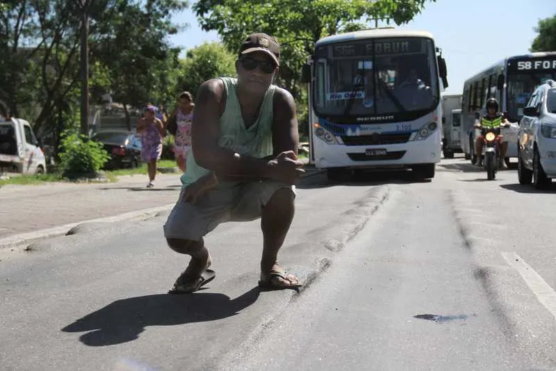 Asfalto derrete em bairros de São Gonçalo
Luiz Cruz 
Rua Nilo Peçanha