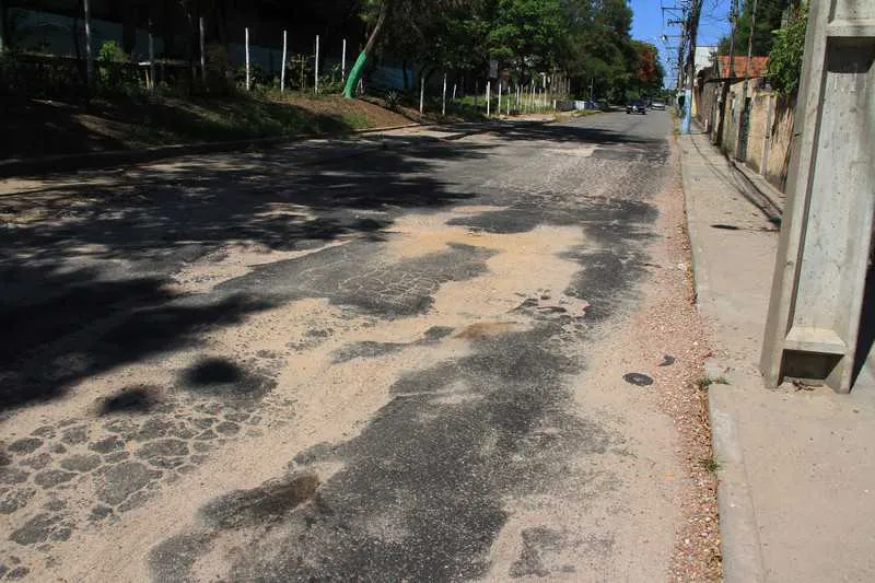 
 Equipe de reportagem de OSG pecorreu as ruas Macaé e Presidente Kennedy (atrás da Praça Liberdade) e registrou inúmeros buracos e má conservação das vias que têm grande fluxo de veículos no município