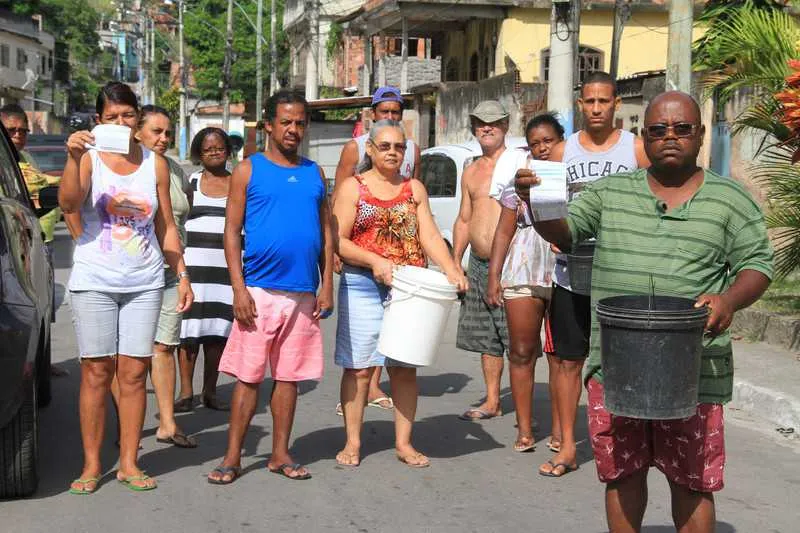 Moradores da Rua Basileia estão com fornecimento de água irregular há dois meses