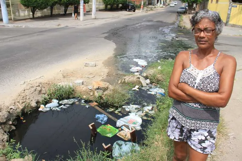 Soraia disse que ninguém se responsabiliza pelo reparo