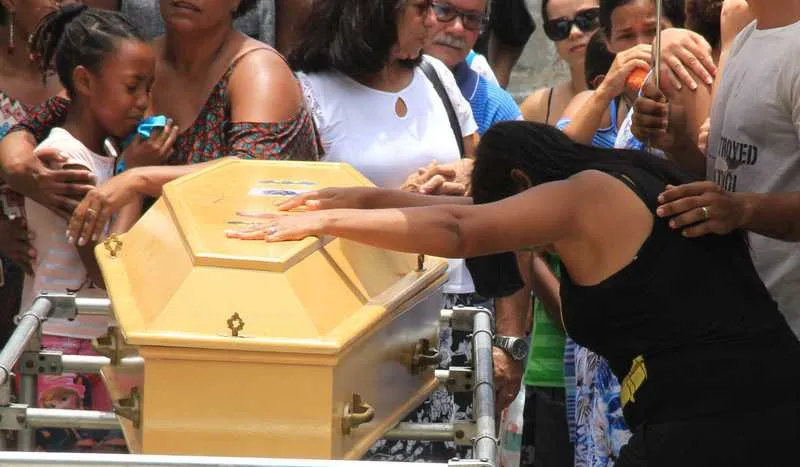 >> Corpo do vigilante Abner dos Santos foi enterrado ontem