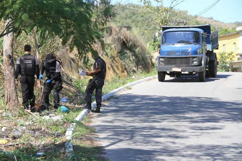  O corpo foi encontrado em área deserta da Rua Valdir dos Santos
