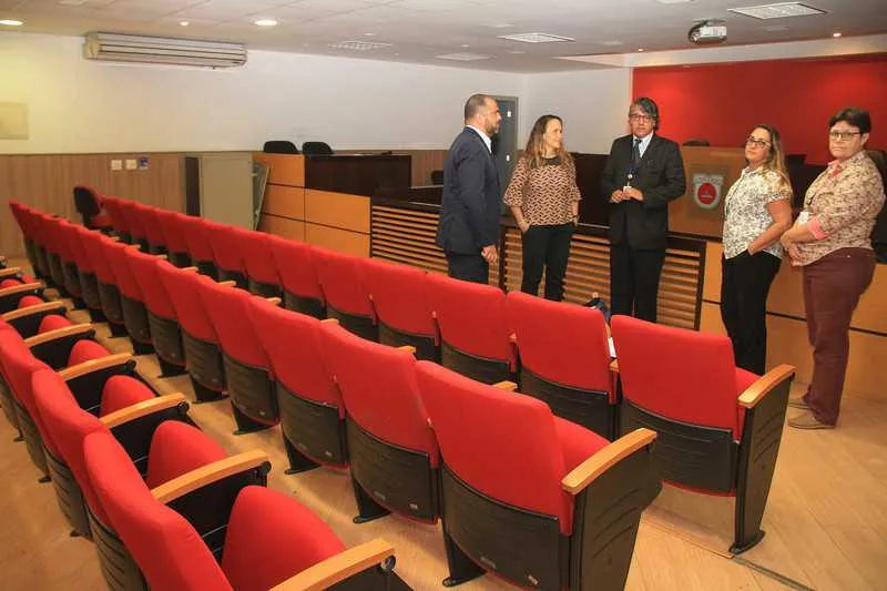 Representante do Tribunal de Justiça visitou as instalações da universidade, nesta terça-feira