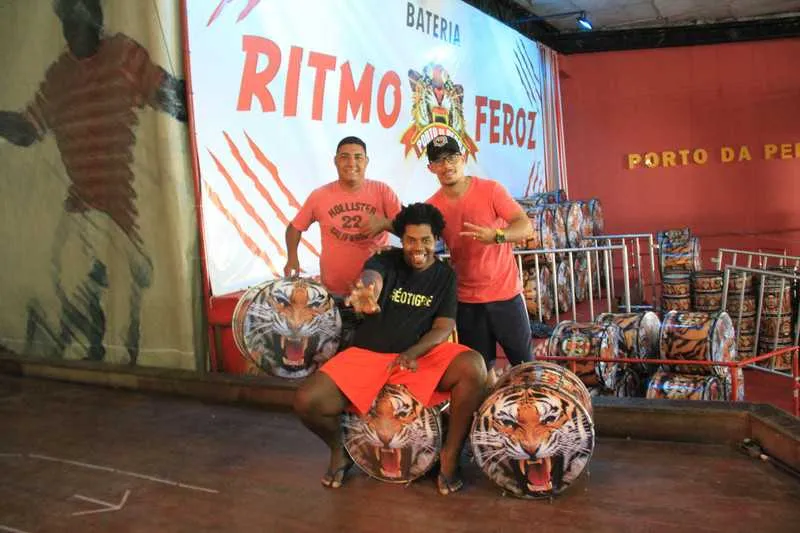 Integrantes da Porto da Pedra estavam na quadra da escola conversando sobre o Carnaval de 2019
Pablo e Junior Cabeça