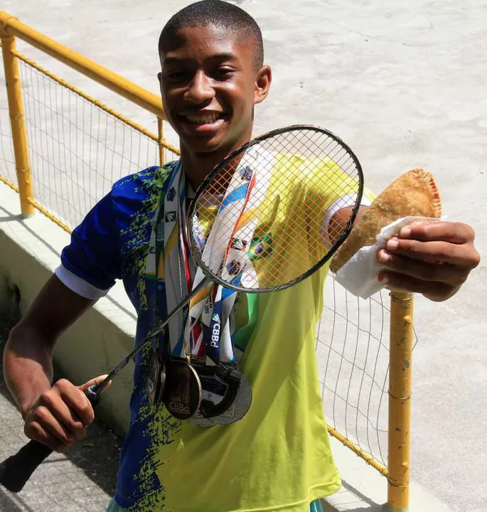 Welton vende pastéis para ir a campeonato no Paraná