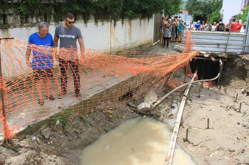 As ruas do loteamento Vila Hulda estão piores do que eram e com materiais de obra espalhados