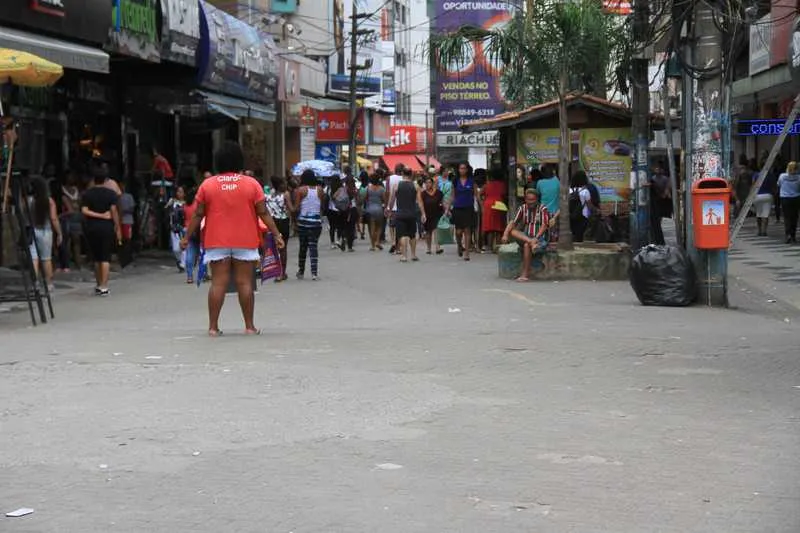 Com a ação dos fiscais, a Rua Yolanda Saad Abuzaid ficou livre para circulação de pedestres