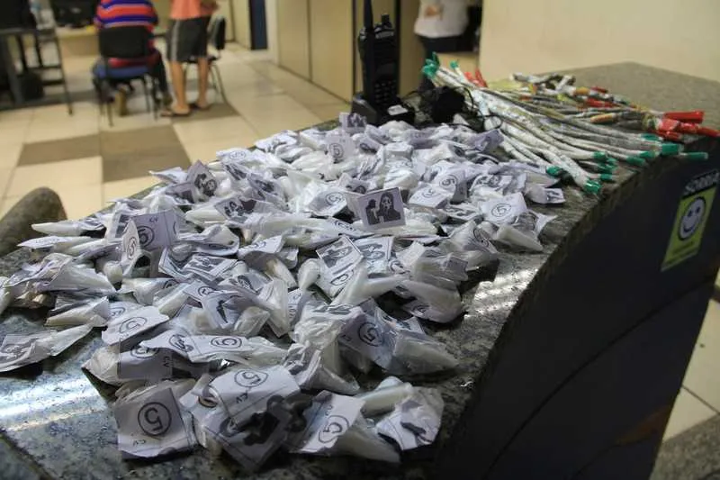 O material estava na mochila do adolescente 