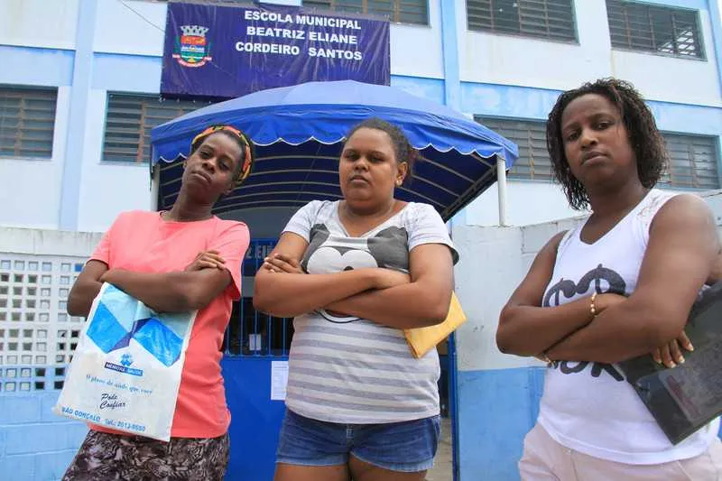 Mães já se ofereceram para fazer o serviço voluntário mas a unidade alegou que não é possível
Marlucia Mauricio
Aline Brasil
Luana Alves