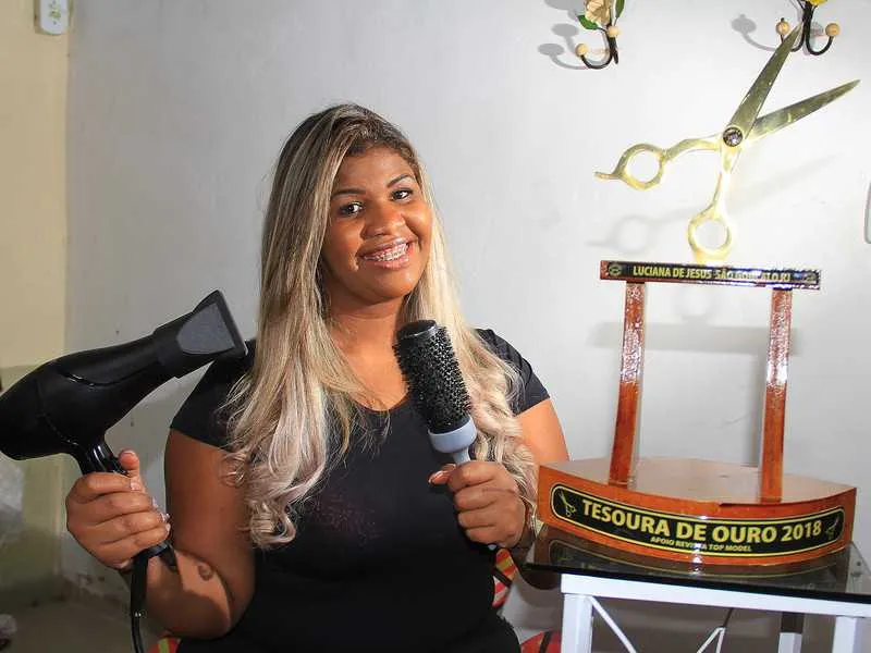 “Hair stylist” nasceu no Mutondo e foi criada na Chumbada