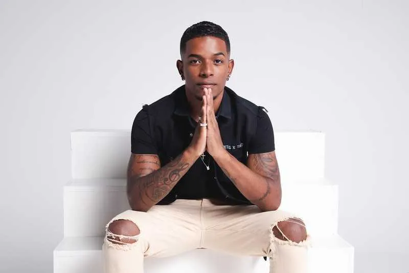 JON canta e compõe desde os 15 anos