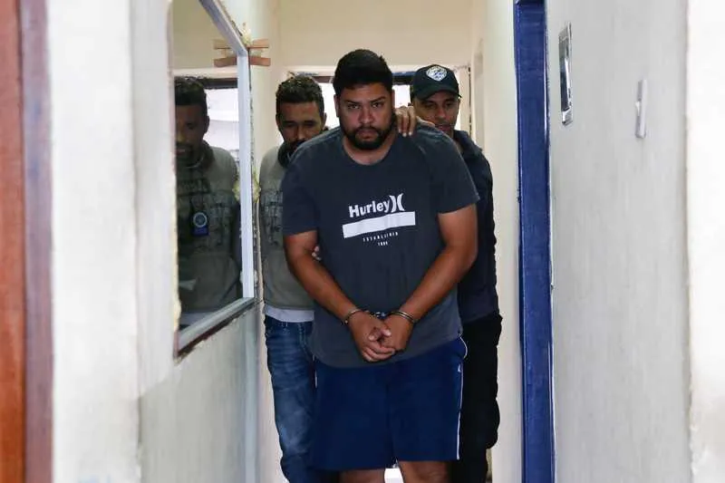 Rodrigo foi localizado na casa e não ofereceu resistência   