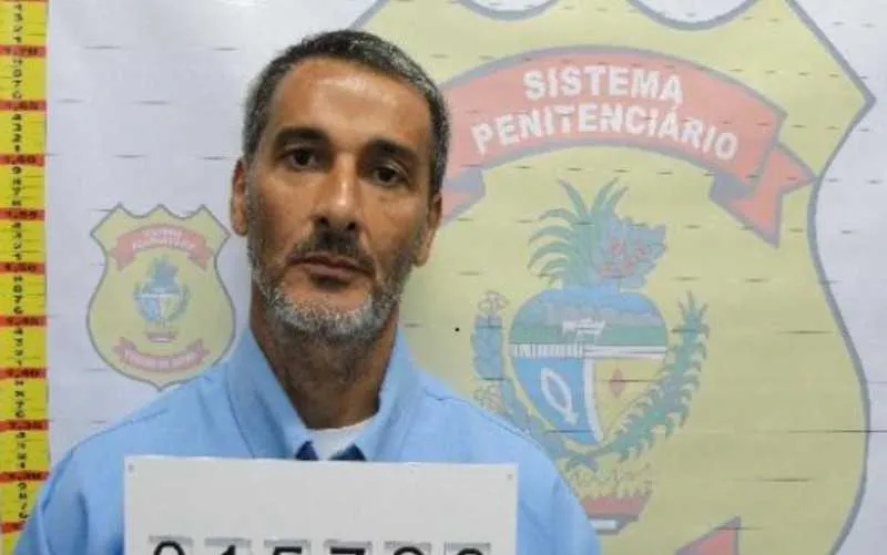 >> Leomar de Oliveira Barbosa, o ‘Leozinho Niterói’, começou sua carreira como traficante na Vila Ipiranga e virou ‘sócio’ de Fernandinho Beira Mar no tráfico internacional de drogas