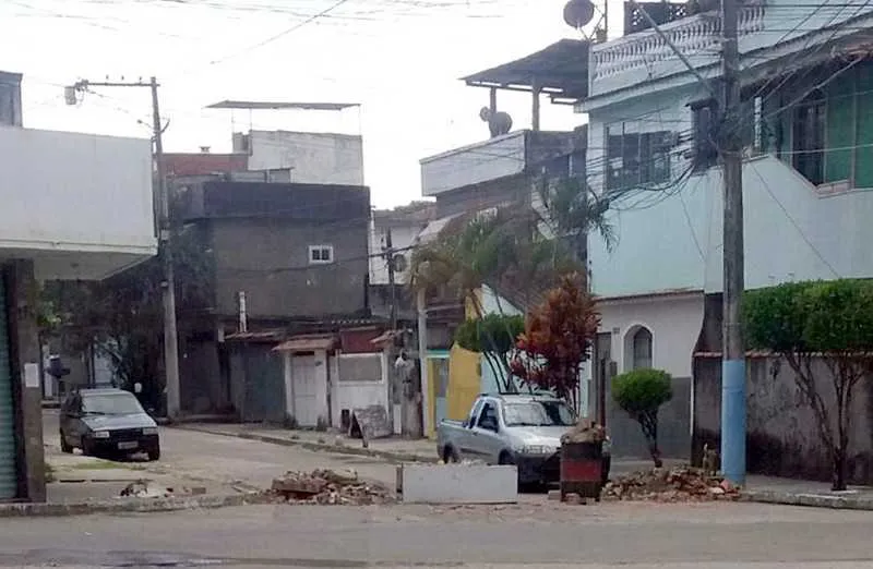 A barricada foi fechada em um dos acessos ao Rato Molhado